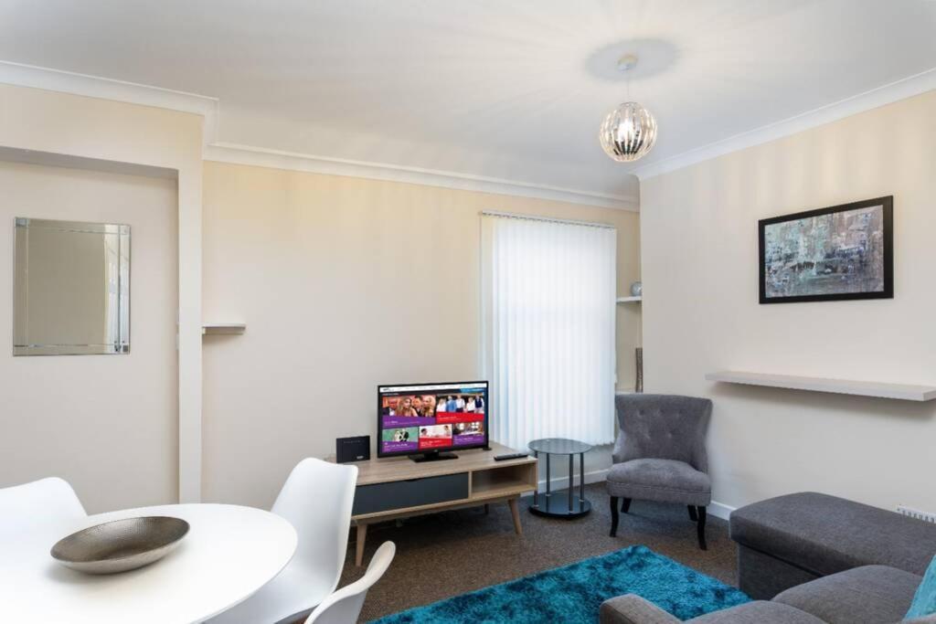 Cosy - Tv In Every Bedroom Apartment Swansea